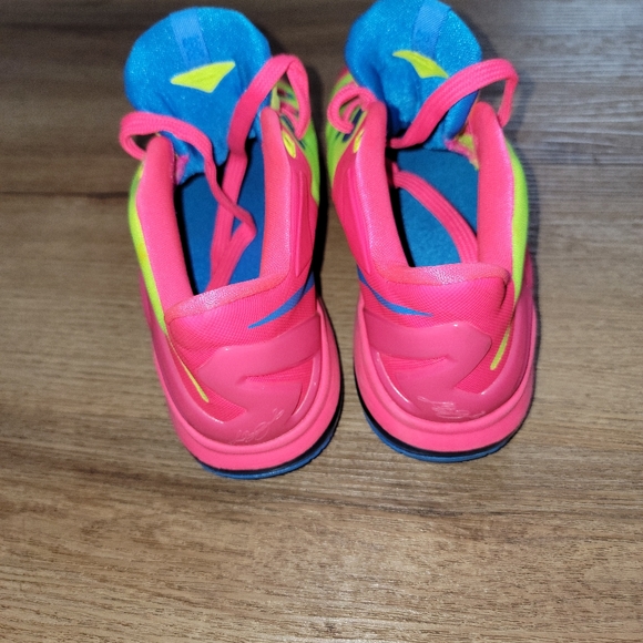 Nike LeBron size 6.5 youth - Picture 3 of 6